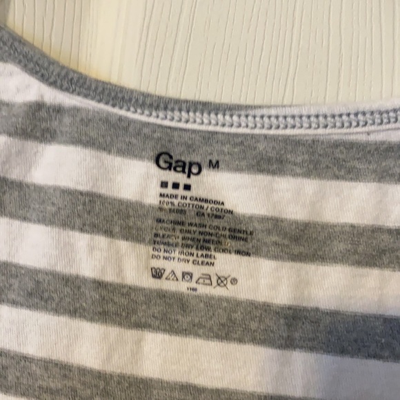 Gap women’s tank top; size M - Picture 2 of 3